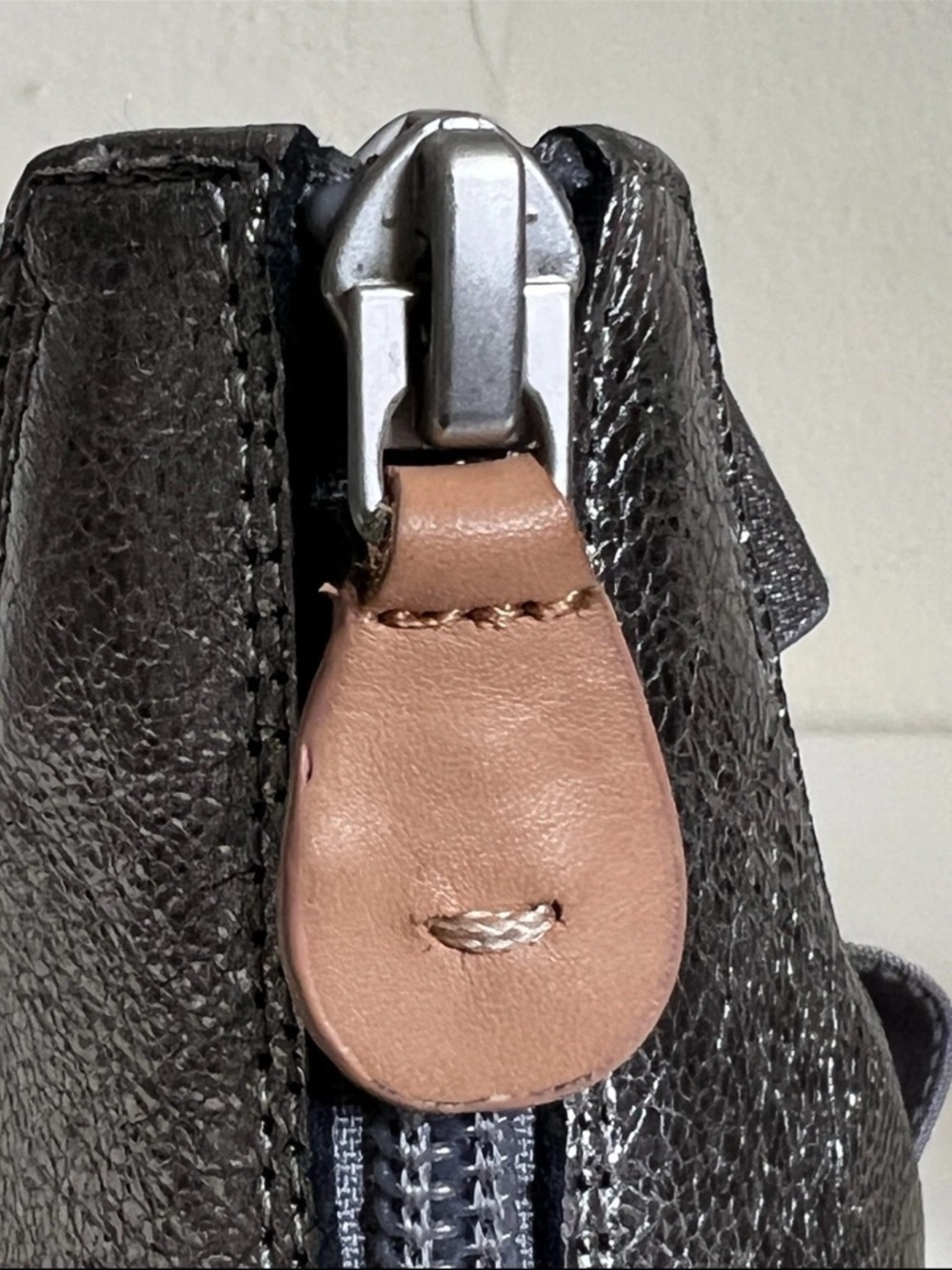 GENTLE SOULS Lisa Leather Shoes
KENNETH COLE 8 Silver Ankle
Wrap Wedge Peep Toe - Picture 3 of 16